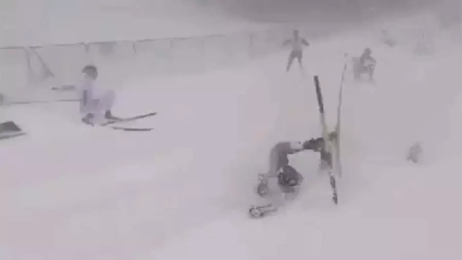 «Погодные условия не противоречили правилам». Накажут ли кого-то за разбившихся лыжниц?