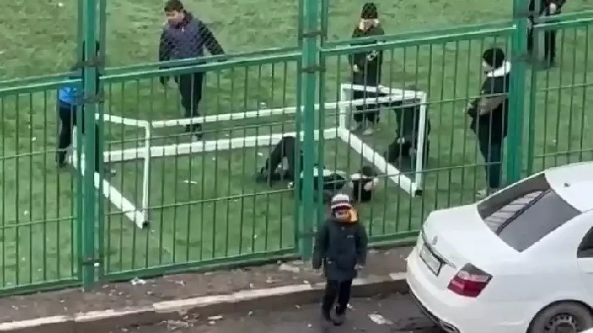 В Алматинской области на ребенка упали футбольные ворота