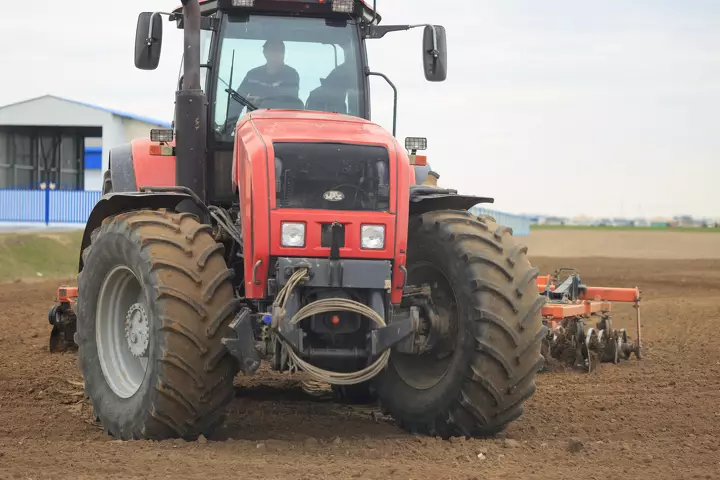 В Казахстане откроют новую линию сборки тракторов Belarus