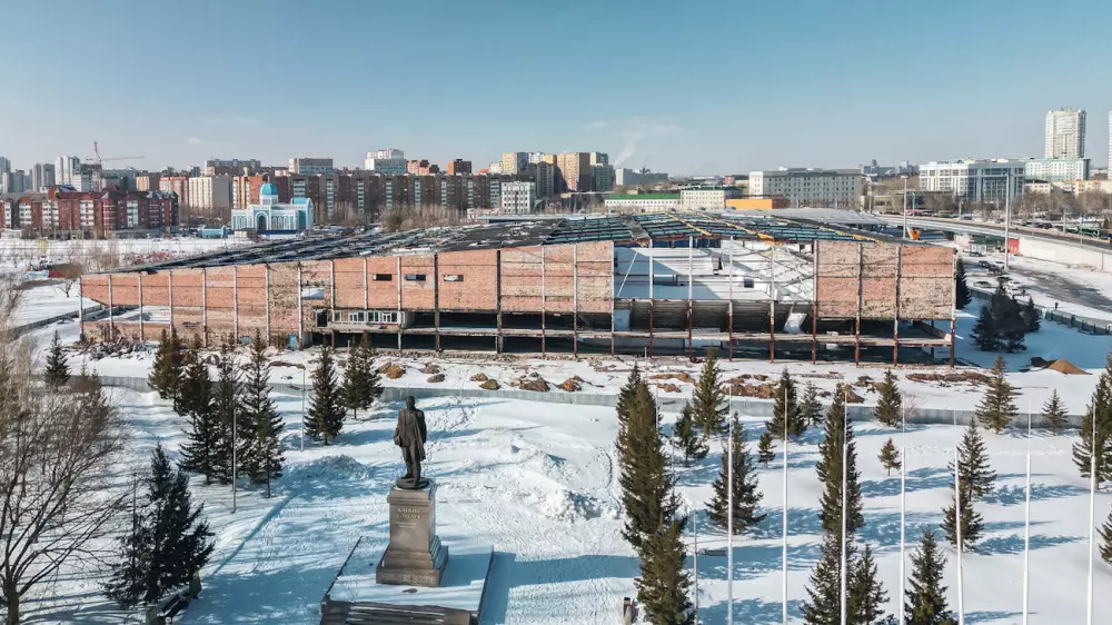 "Верните "Казахстан". Во что превратился один из спортивных дворцов Астаны