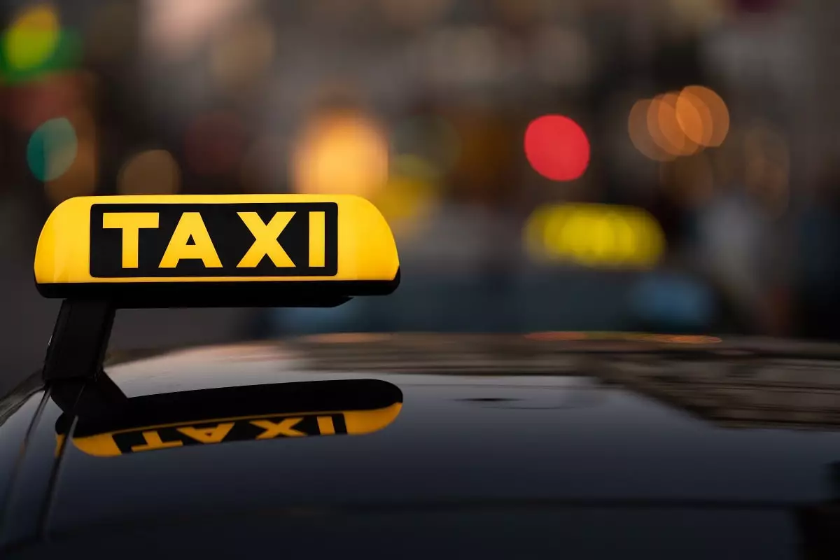 Опасная поездка: в Караганде пассажир напал на таксиста