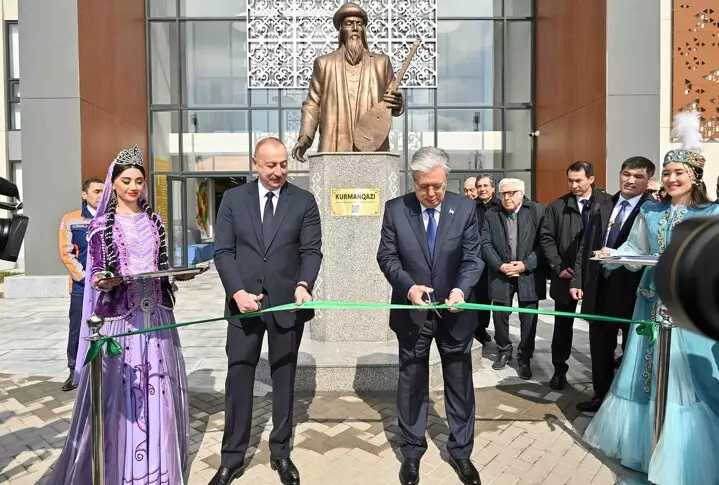 Как Токаев в Азербайджане детский центр открывал