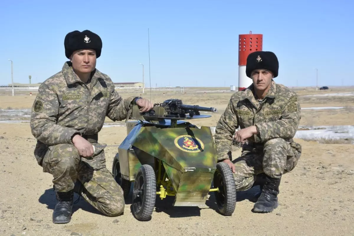 В Актау солдаты собрали радиоуправляемую модель боевой машины