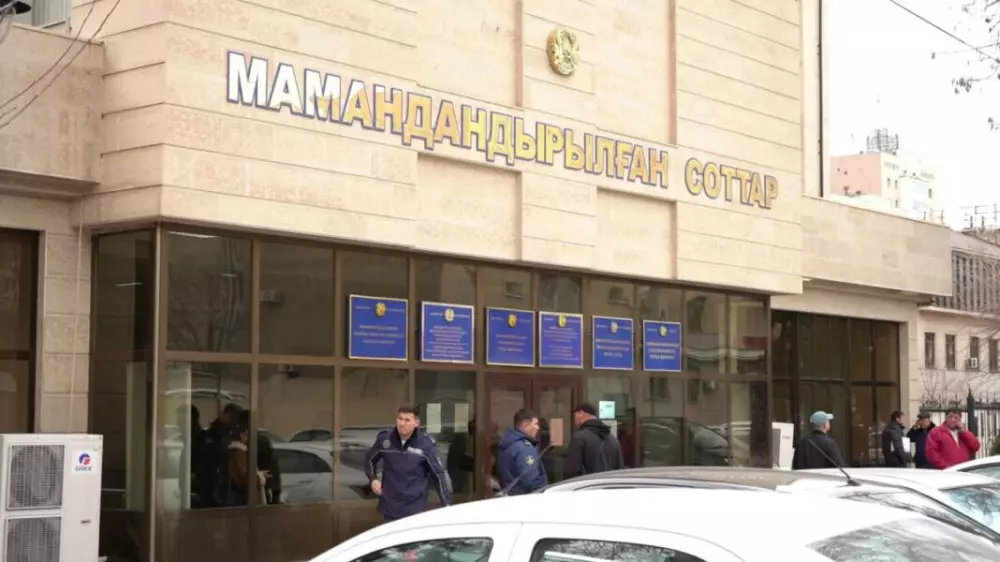 Главврача роддома осудили за взятку и растрату госимущества в Туркестанской области