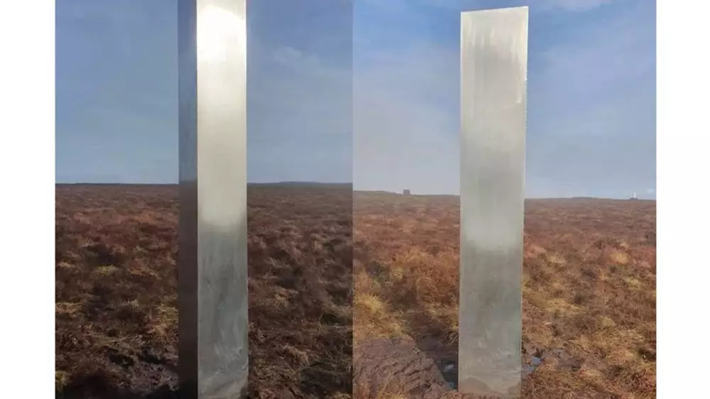 Загадочный зеркальный столб появился на холме в Уэльсе