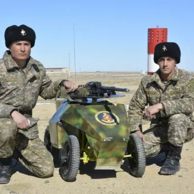 Солдаты в Актау создали боевую машину из подручных средств