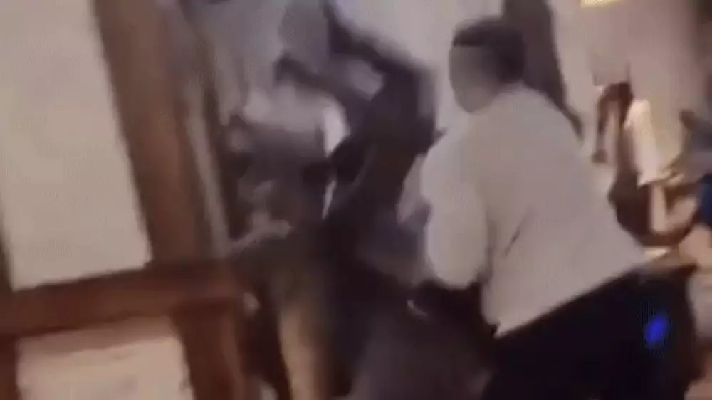 И мужчины, и женщины: массовая драка попала на видео в Караганде