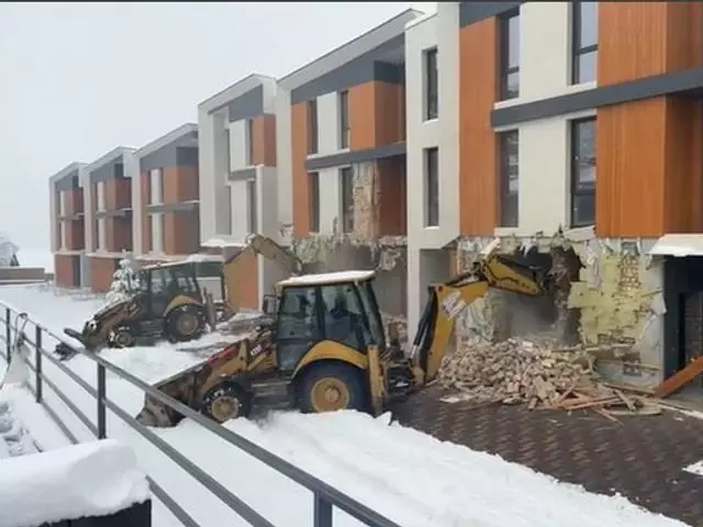 В Алматы начали сносить жилой комплекс Мечта