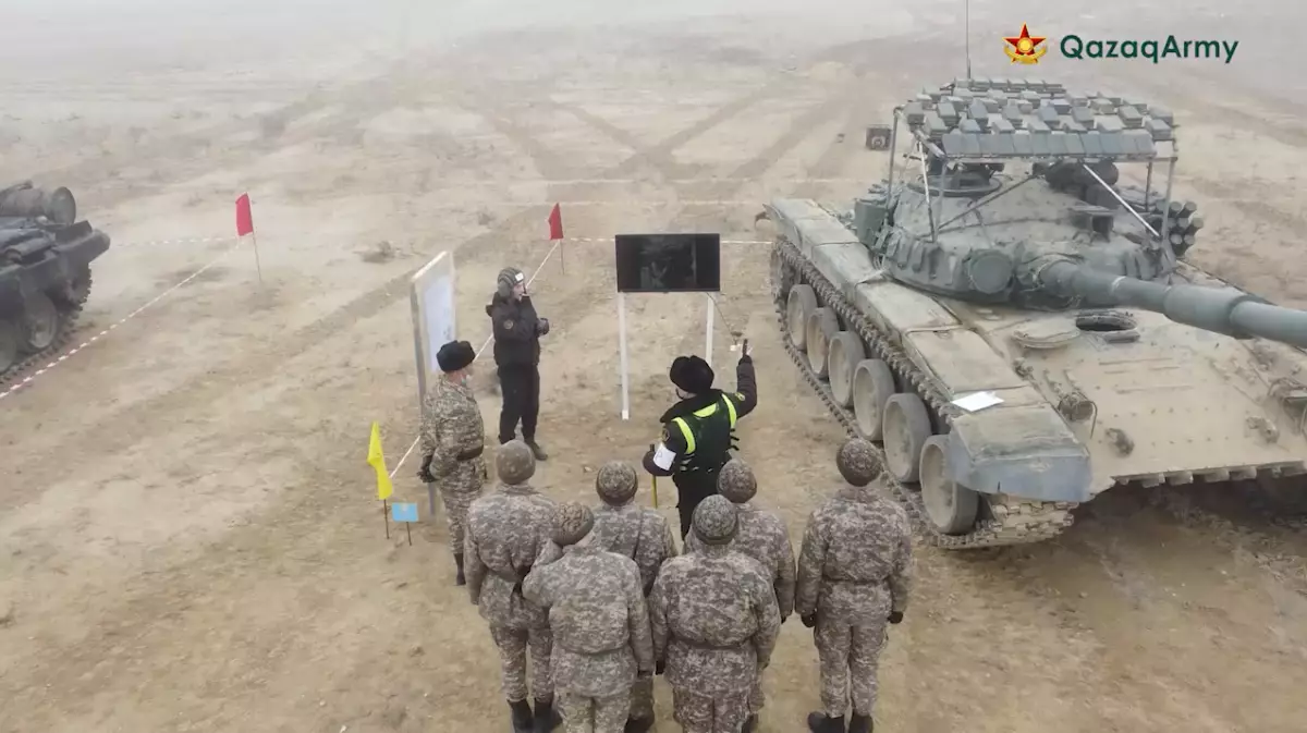 Мангалы в казахстанской армии: антидроновые козырьки засветились на танках ВС РК