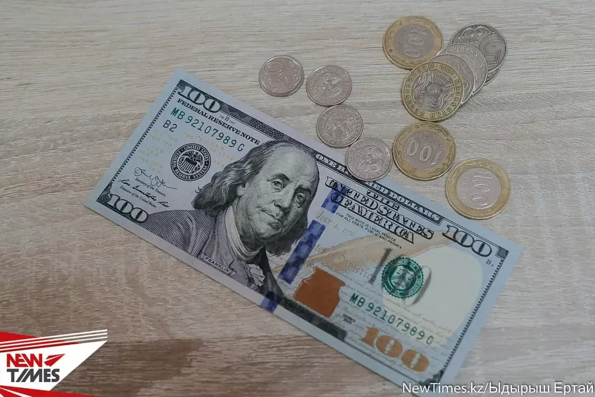 Доллар продолжает дорожать на казахстанской бирже 13 марта