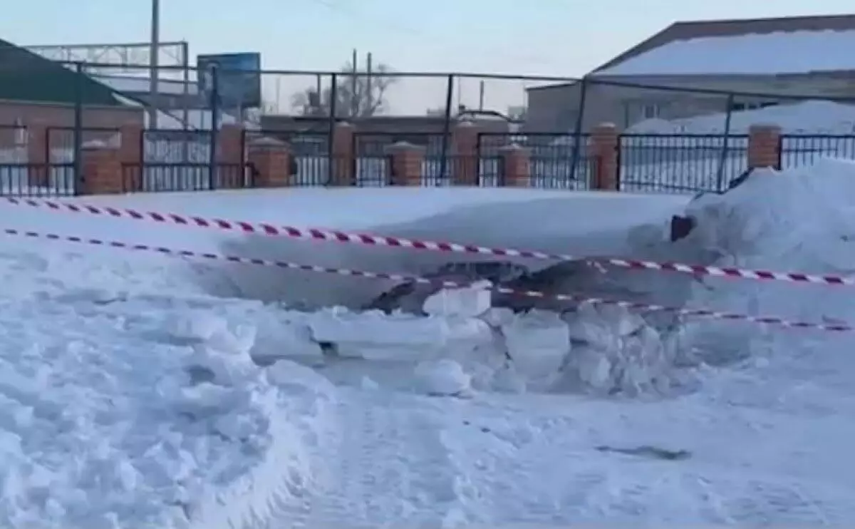 Младшеклассница упала в яму на территории школы в Улытауской области