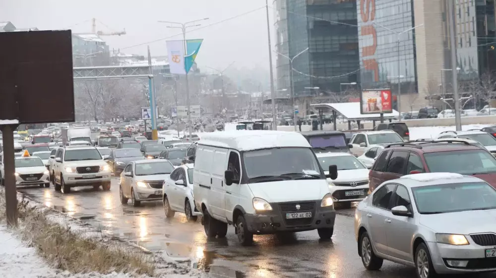 В Алматы 11-балльные пробки. Город встал