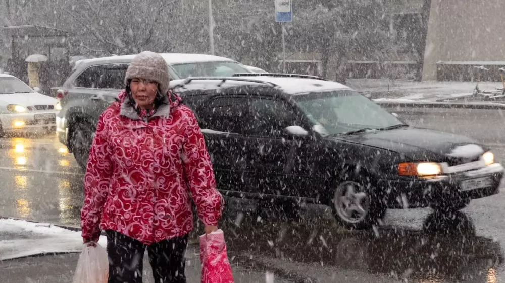 Небывалый мартовский снегопад: как выглядят улицы Алматы