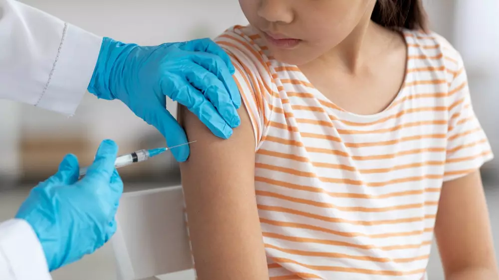 "От рака можно защитить с детства". Когда в Казахстане начнут прививать новой вакциной