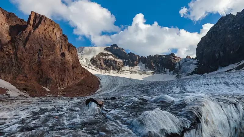 Водный баланс: почему в горах Алматы активно тают ледники и как их спасти