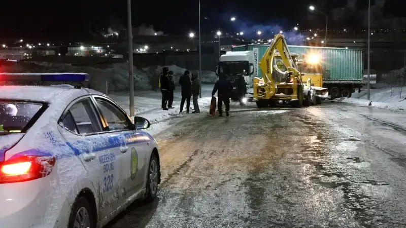 Мощный снегопад в Алматы: сколько ДТП произошло на дорогах города