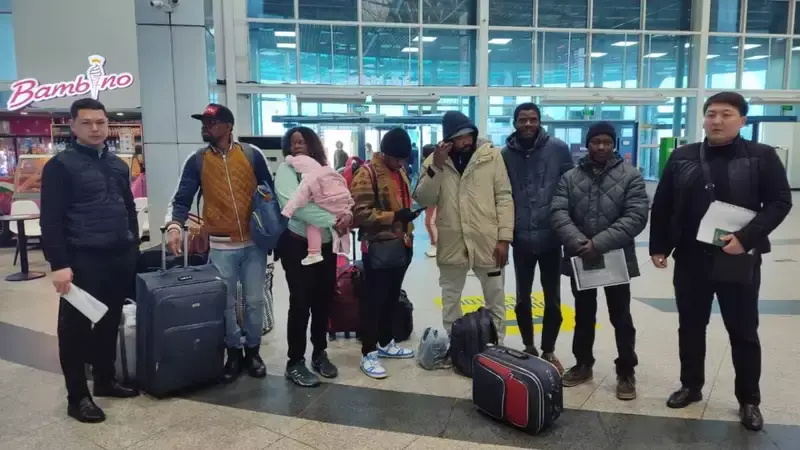 Очередную партию африканцев депортировали из Казахстана