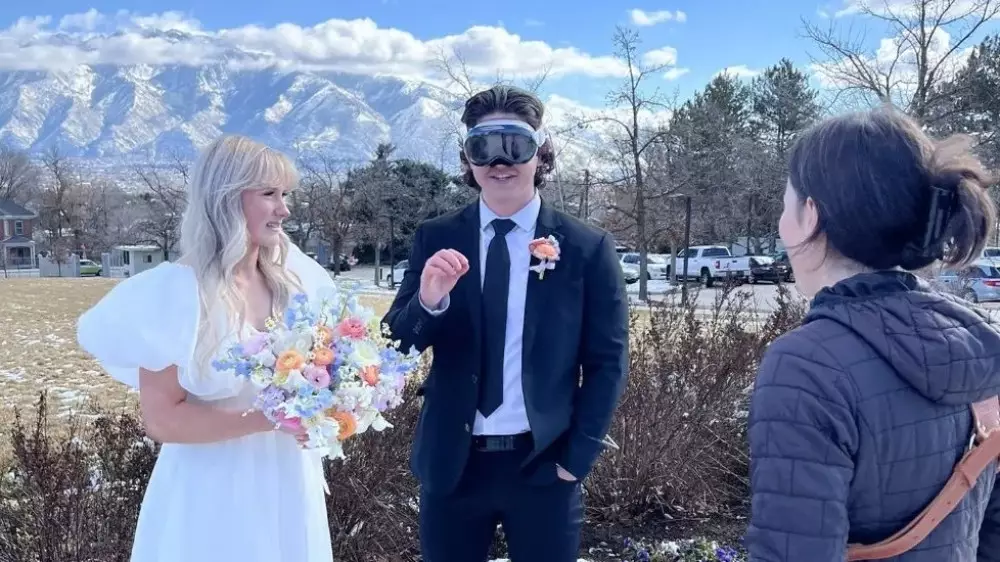 "Испортил свадьбу": жениха в VR-очках осудили в соцсетях