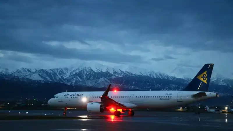 Куда обращаться пассажирам Air Astana, которые остались в Алматы из-за непогоды