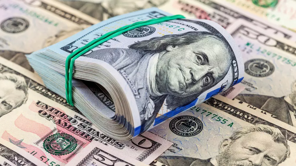 Курс доллара в Казахстане продолжает падать