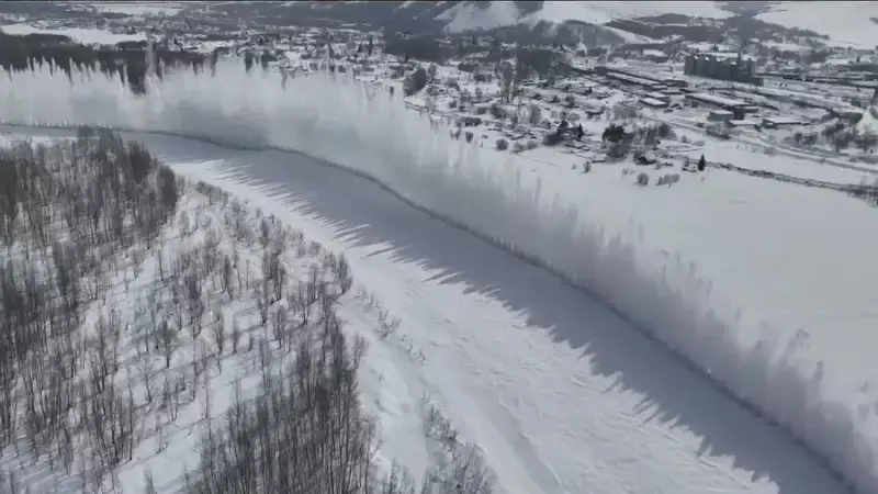 Как взрывают лед на реках, показали спасатели ВКО