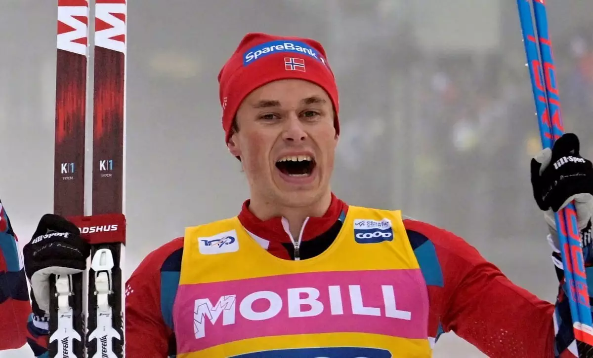 Амундсен впервые выиграл Кубок мира по лыжным гонкам, обойдя Клебо