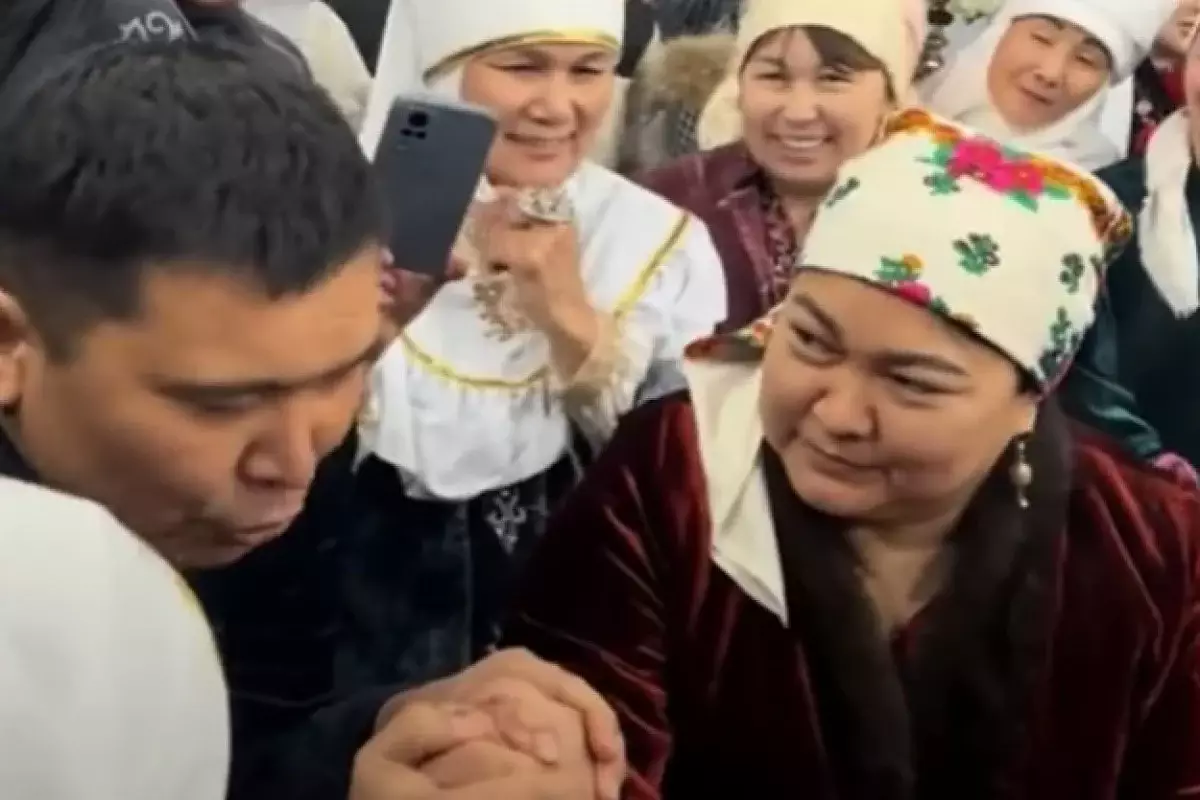 Женский армрестлинг «по-адайски» обсуждают казахстанцы
