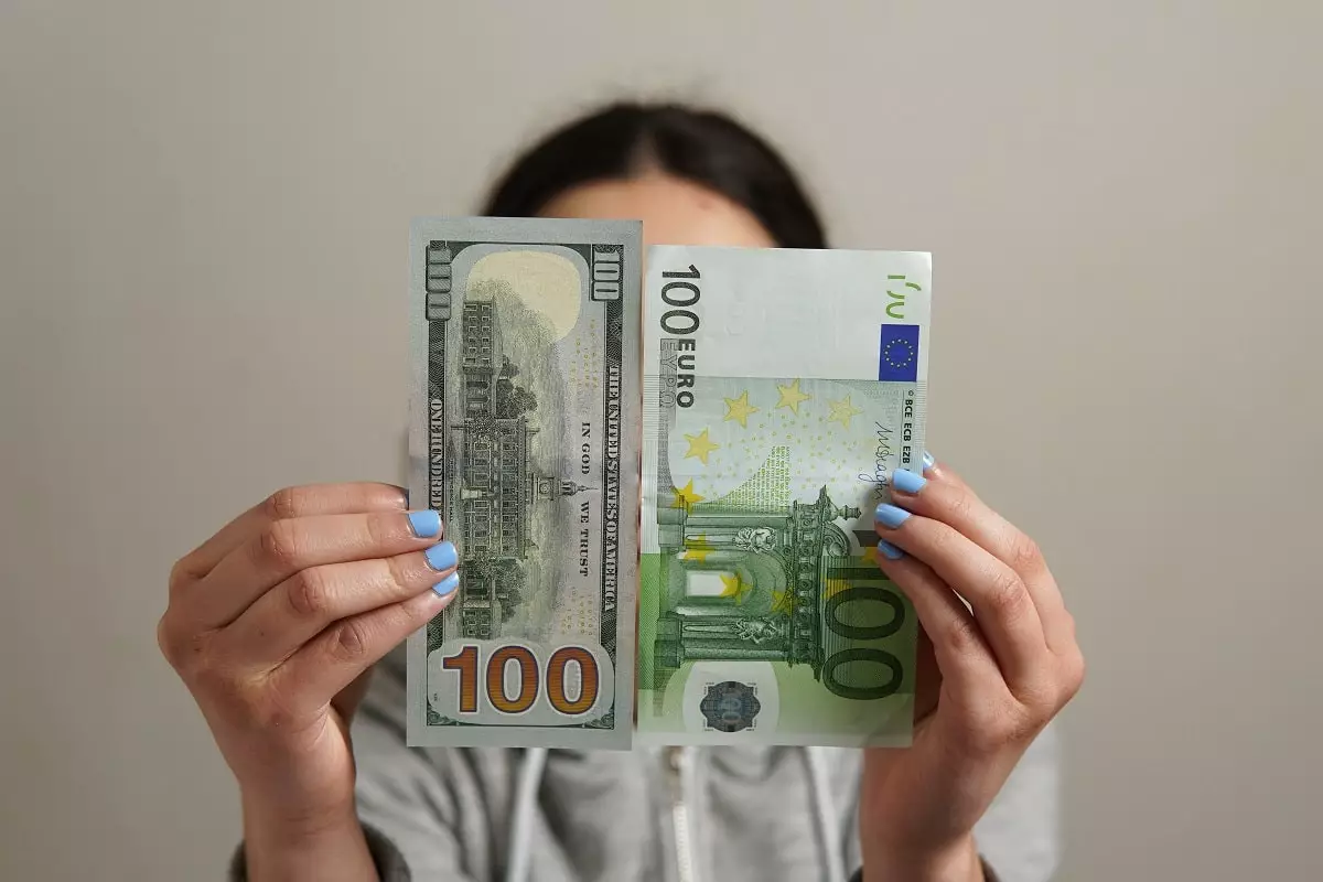 Курс доллара и евро в обменниках Алматы 18 марта 2024 