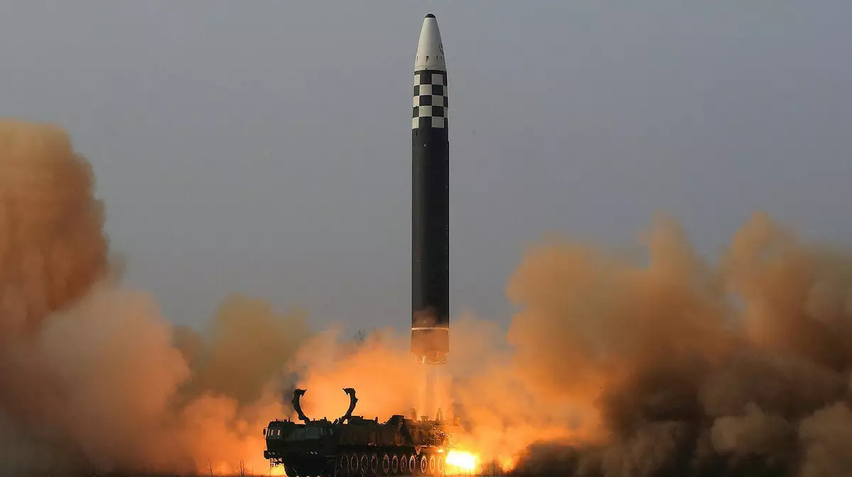 Северная Корея запустила ракеты в сторону Японии
