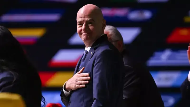 Стала известна зарплата главы ФИФА