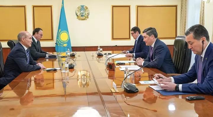 Бектенов обсудил с руководством Shell строительство завода на Карачаганаке 