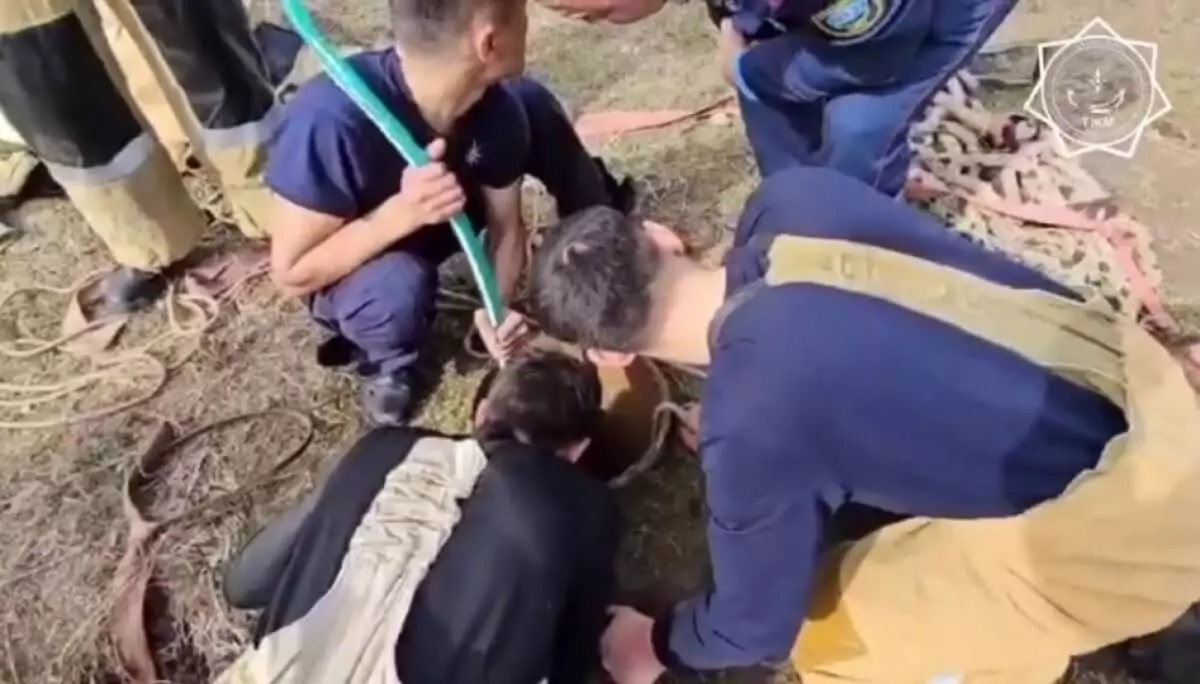 Девушка провалилась в дренажный колодец в Туркестанской области (ВИДЕО)
