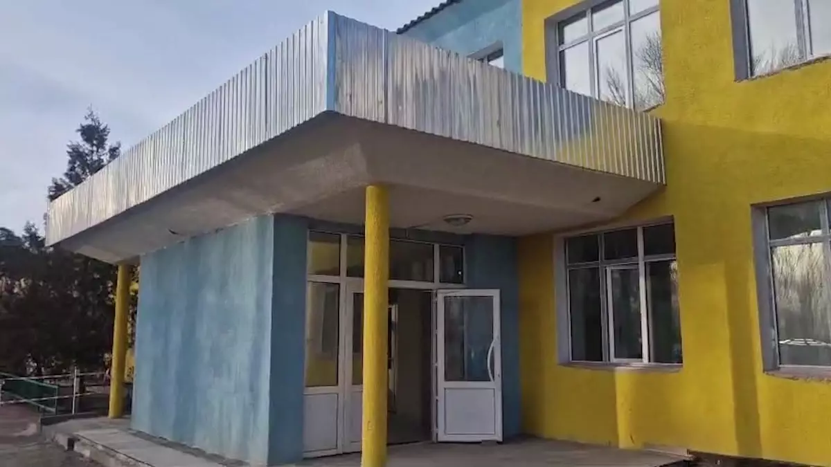Не уложились в сроки: сельские школьники учатся в недостроенном здании