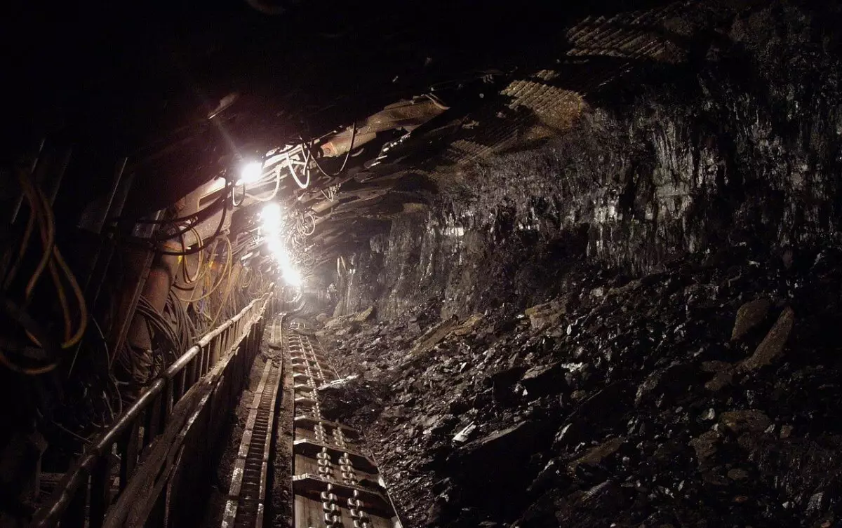 13 человек оказались под завалами после обрушения шахты