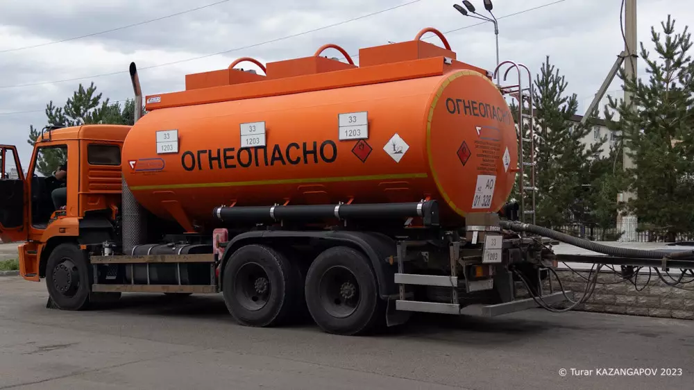 В Казахстане продлили запрет на вывоз нефтепродуктов
