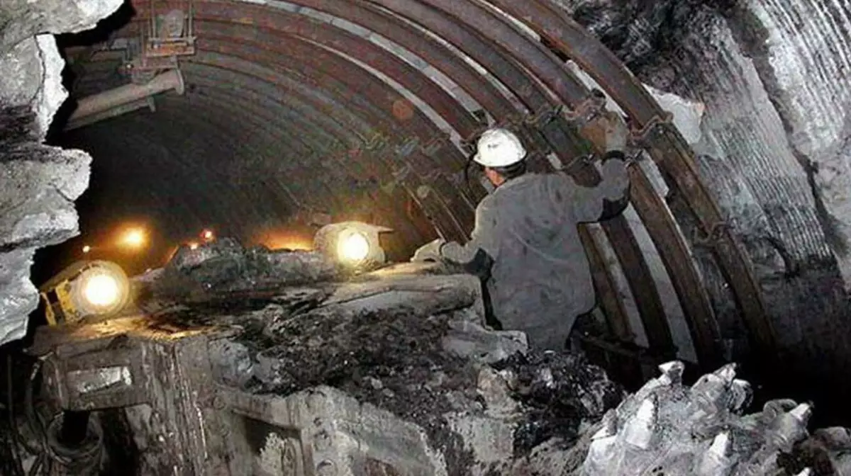 В Амурской области под завалами на руднике остаются 13 человек