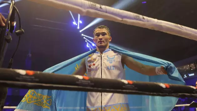 Казахский боксер "опозорил" узбека и отобрал первенство у Елеусинова