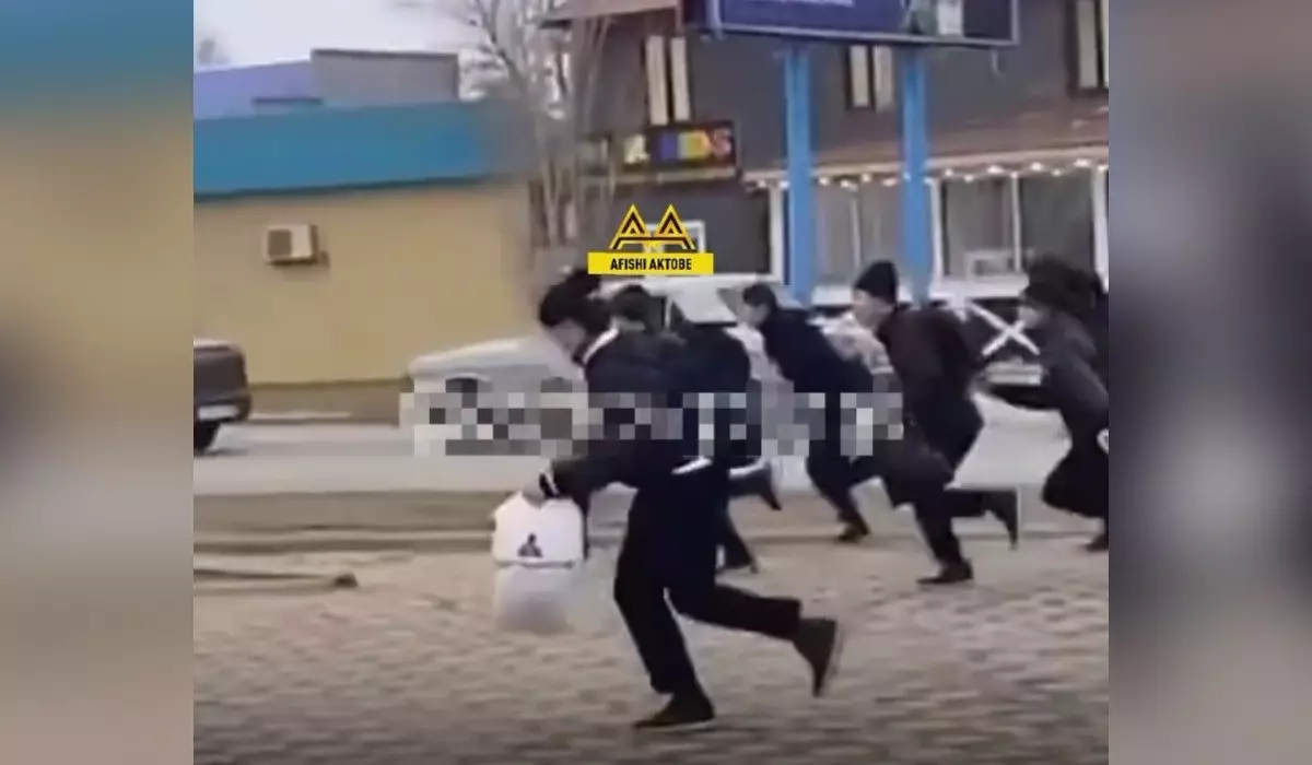 Школьники устроили массовую драку в Актюбинской области. Видео