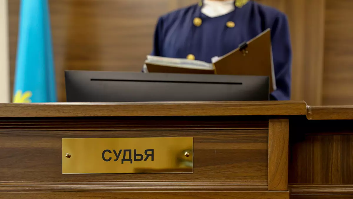 Должностных лиц АО "Казтемиртранс" осудили за получение взяток