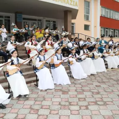 400 учеников Алматы состязались в казахских национальных играх