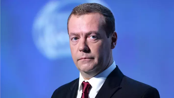 Медведев «поддержал» отправку войск Франции в Украину, пообещав Макрону гробы