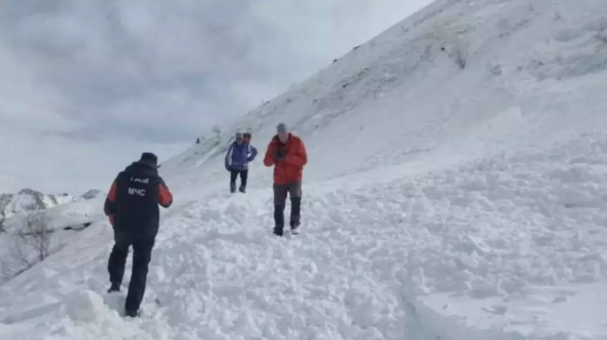 В горах Алматы объявлен высокий уровень лавинной опасности