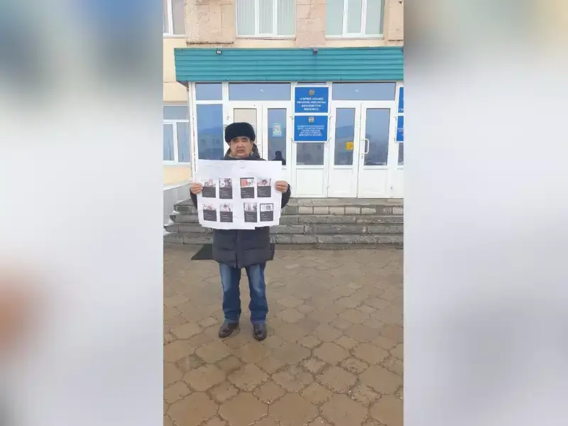 Житель ЗКО вышел на одиночный пикет против акима
