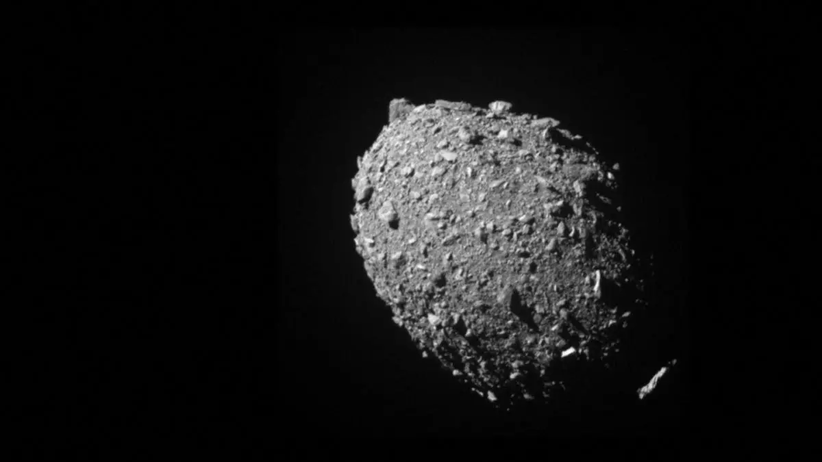 Столкновение НАСА с астероидом Диморфос изменило его траекторию и форму
