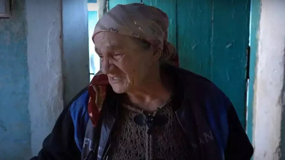Попавшей в беду шымкентской пенсионерке вручили ключи от нового дома