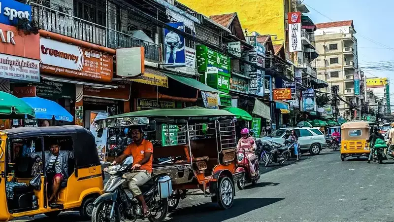 В Камбодже запретили музыкальные автомобильные гудки, чтобы жители страны перестали танцевать на дорогах