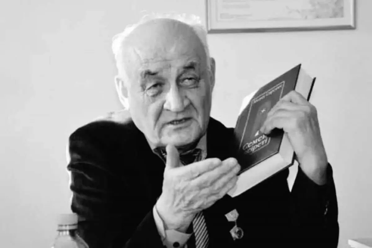 Ушел из жизни казахстанский писатель Медеу Сарсеке