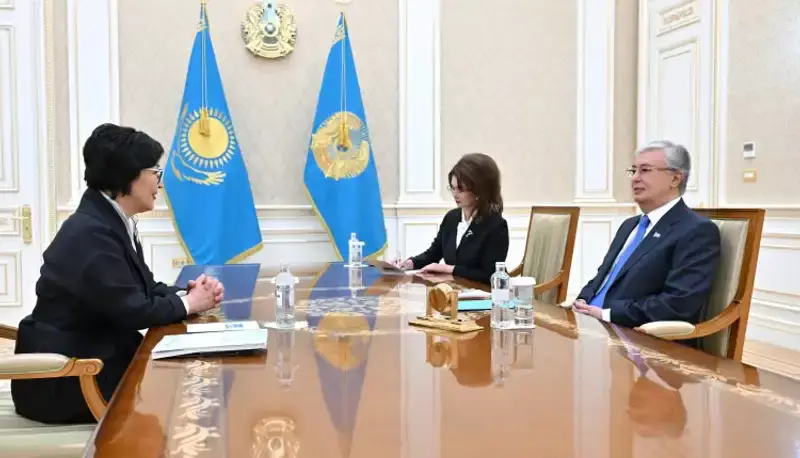 Жәния Әубәкірова Президентке өзінің авторлық мектебі туралы айтып берді