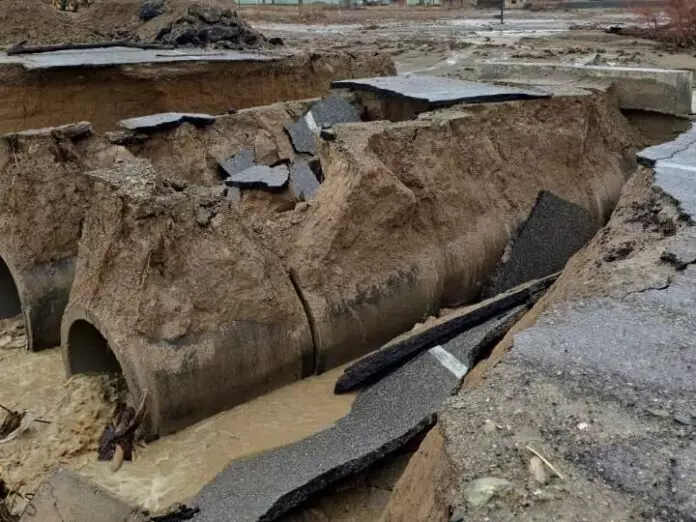 Два моста за сутки разрушены проливными дождями в Туркестанской области