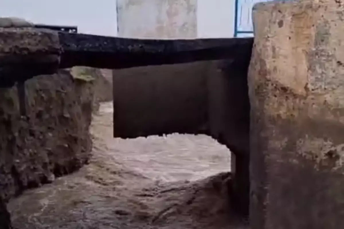 Два моста за сутки размыло проливными дождями в Туркестанской области
